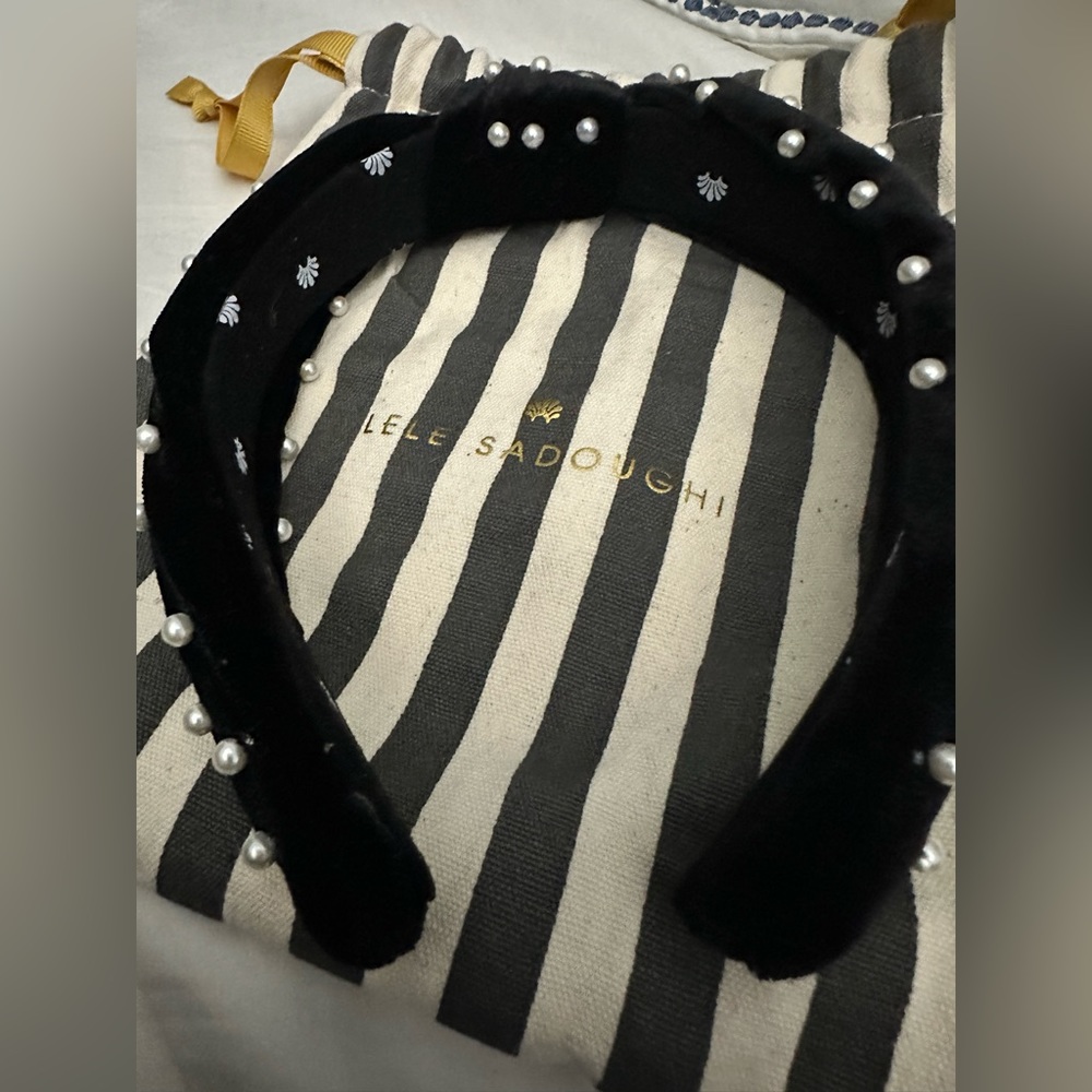 LELE SADOUGHI Women's Slim Jet Pearl Velvet Headband